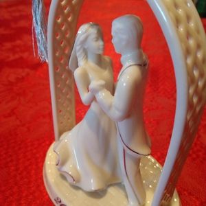 2000 Lenox Commemorate Ornament